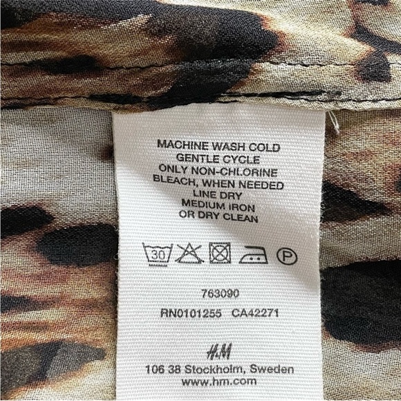 Roberto Cavalli X H&M 100% Silk Off Shoulder
Sheer Ruffle Leopard Print Dress - Picture 10 of 12